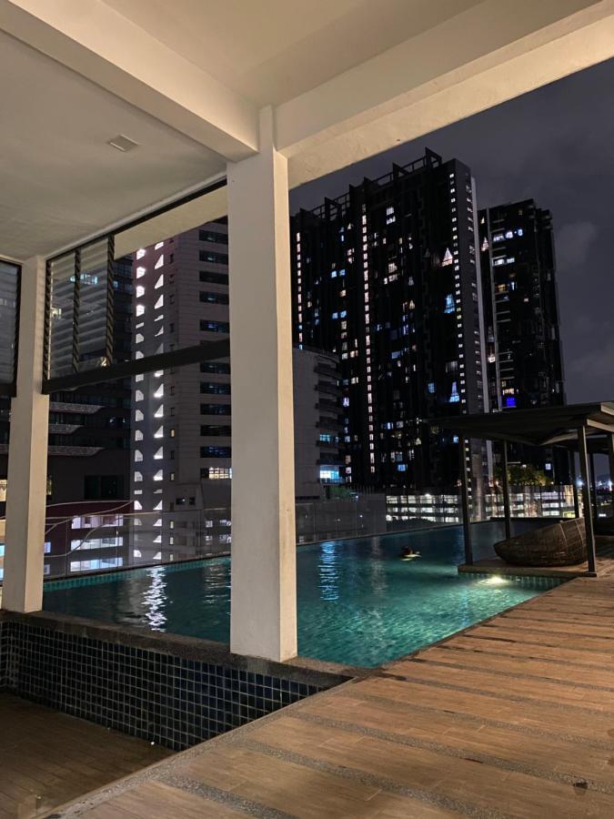 Reizz Residence By Leo Suites 쿠알라룸푸르 외부 사진